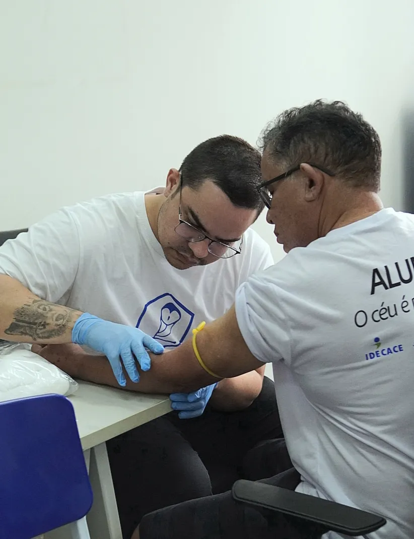Coleta de exame realizada pela equipe ICAPE